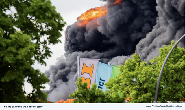 Cháy lớn tại nhà máy hóa chất của hãng sản xuất vũ khí Đức- Ảnh 1.