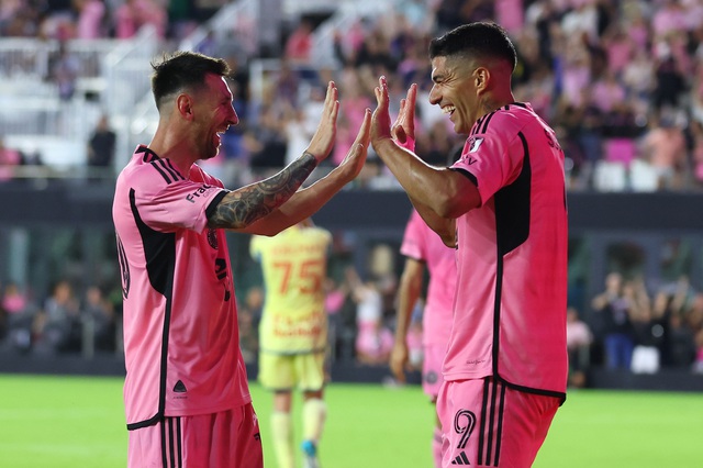 Rực sáng trong hiệp 2, Messi làm điều không tưởng giúp Inter Miami toàn thắng- Ảnh 2. Messi (trái) và Suarez thực sự là mối nguy cho mọi đối thủ tại giải MLS