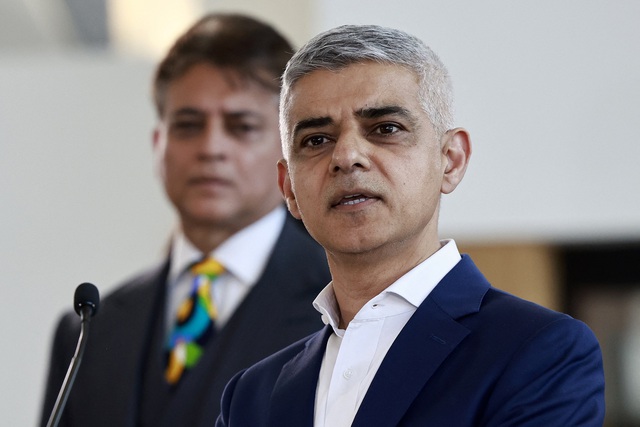 Thị trưởng London tái đăc cử Sadiq Khan phát biểu tại Tòa thị chính ở London ngày 4.5