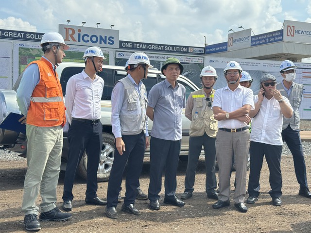 Đoàn công tác của Bộ GTVT kiểm tra thực địa tại sân bay Long Thành