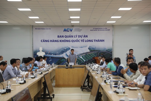 Thứ trường Bộ GTVT Lê Anh Tuấn họp với các đơn vị thi công, giám sát thuộc dự án sân bay Long Thành