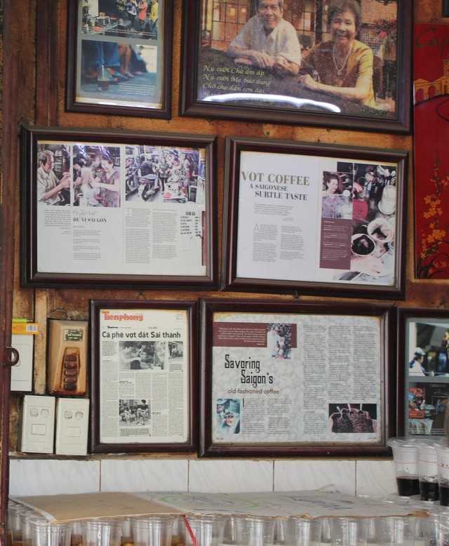 Cà phê vợt 330/2 Phan Đình Phùng rất nổi tiếng, từng được chia sẻ nhiều trên báo chí Việt Nam và cả nước ngoài