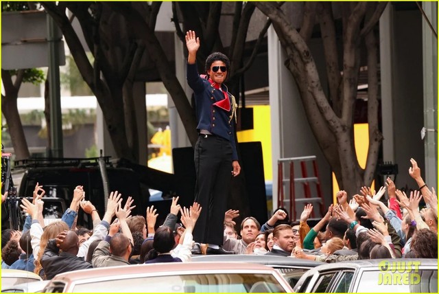 Bộ phim hiện đang quay những cảnh ở Downtown Los Angeles và Jaafar Jackson được đánh giá là bản sao hoàn hảo của Michael Jackson vì vẻ ngoài tương đồng và là cháu trai ruột của nam nghệ sĩ