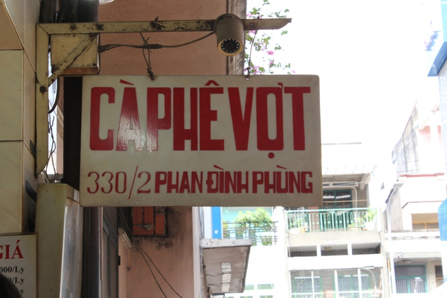 Cà phê vợt đường Phan Đình Phùng (Q.Phú Nhuận) là một trong những quán nổi tiếng nhất ở TP.HCM