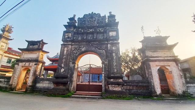 Nghi môn đình Phù Tinh (làng Phù Tinh, xã Thanh Quang, H.Thanh Hà, Hải Dương) được xây dựng từ năm 1897, thời vua Thành Thái, tính đến nay đã được gần 130 năm
