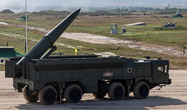 Giàn phóng tên lửa đạn đạo chiến thuật Iskander-E của Nga