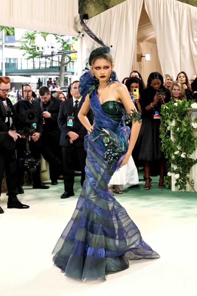 'Điểm danh' những mẫu váy không đụng hàng của loạt ngôi sao tại Met Gala 2024- Ảnh 4.