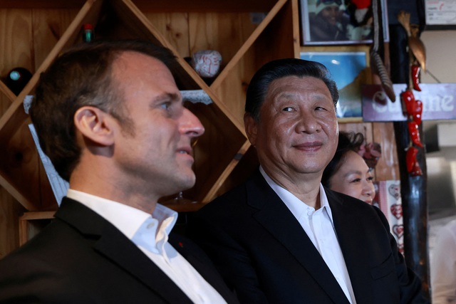 Chủ tịch nước Trung Quốc Tập Cận Bình (phải) và Tổng thống Pháp Emmanuel Macron ở Pháp ngày 7.5.2024