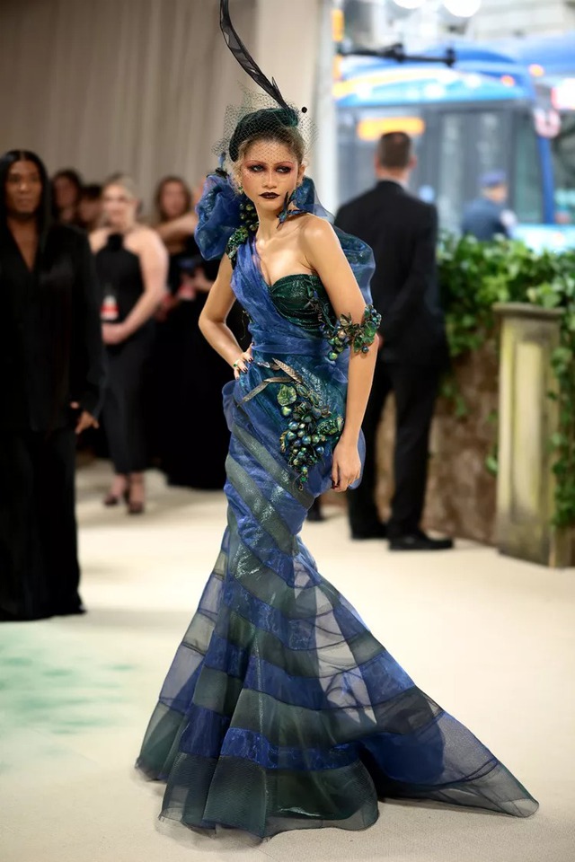 'Điểm danh' những mẫu váy không đụng hàng của loạt ngôi sao tại Met Gala 2024- Ảnh 5.