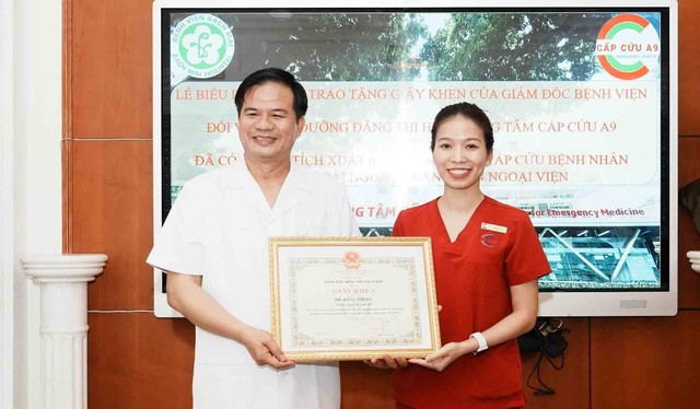 Nữ điều dưỡng Đặng Thị Hạ được biểu dương, khen thưởng về hành động cứu du khách kịp thời