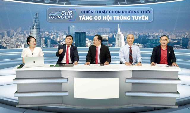 Các chuyên gia chia sẻ với thí sinh những lưu ý cần thiết khi thực hiện xét tuyển sớm