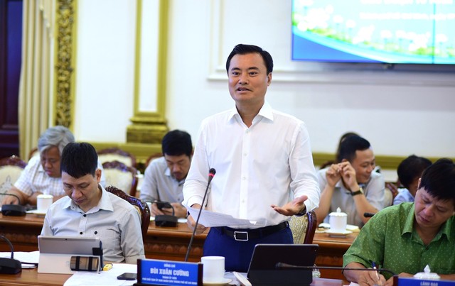 Phó chủ tịch UBND TP.HCM Bùi Xuân Cường giải đáp các câu hỏi của đại biểu