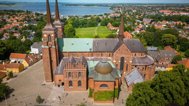 Ấn tượng với kiến trúc nhà thờ độc đáo, lâu đời tại đất nước Đan Mạch- Ảnh 2.