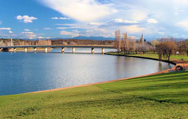 Không nổi tiếng như Sydney, Canberra thủ đô của Úc đẹp bình yên và giàu lịch sử- Ảnh 3.