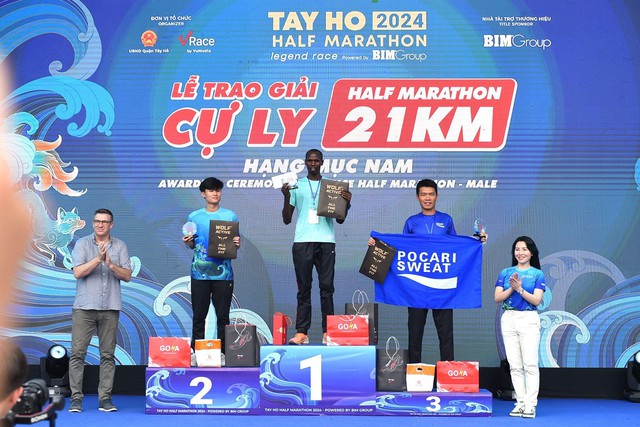 10.000 vận động viên cùng Pocari Sweat Việt Nam chinh phục Tay Ho Half Marathon 2024- Ảnh 2.