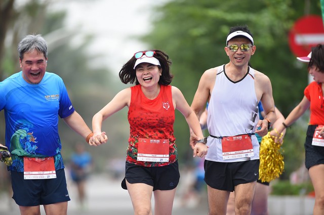 10.000 vận động viên cùng Pocari Sweat Việt Nam chinh phục Tay Ho Half Marathon 2024- Ảnh 3.