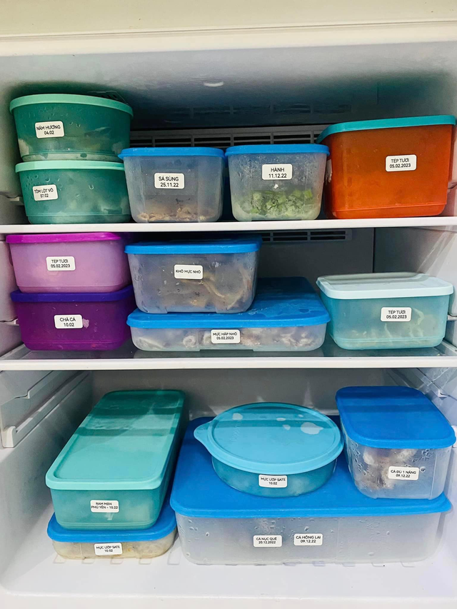 Thói quen sắp xếp đồ ăn gọn gàng trong tủ lạnh cũng giúp cả nhà tôi hạn chế được việc mở tủ lạnh thật lâu và tìm kiếm thứ mình cần