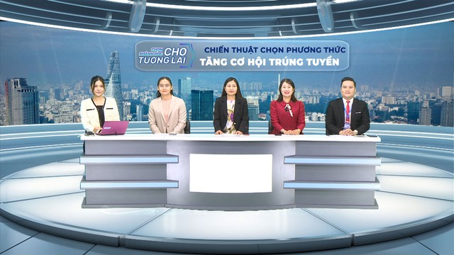 Các chuyên gia tham dự đợt 2 chương trình tư vấn tại Báo Thanh Niên chiều nay