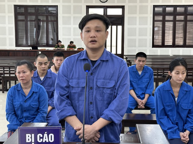 Trùm tiền giả Trần Văn Miên trước tòa