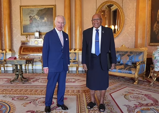 Vua Charles III tiếp Thủ tướng Fiji Sitiveni Rabuka tại Cung điện Buckingham