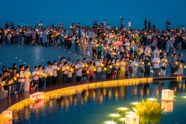 Đại lễ dâng đăng kính mừng Phật Đản sẽ được tổ chức vào ngày 18.5 trên núi Bà Đen