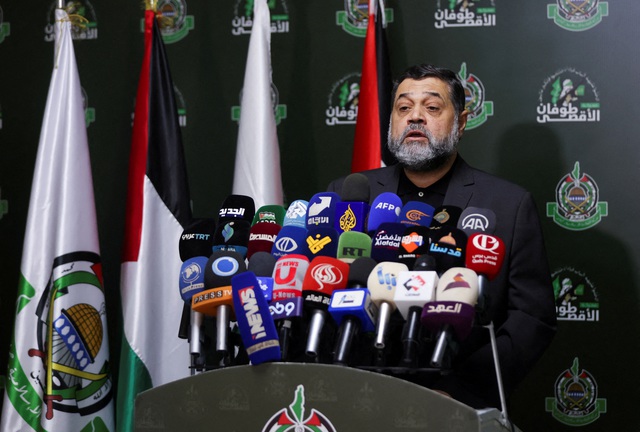 Quan chức Osama Hamdan của lực lượng Hamas phát biểu trong cuộc họp báo ở Beirut hôm 7.5