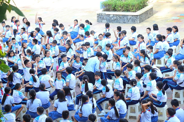 Một buổi giáo dục giới tính cho học sinh lớp 5 Trường tiểu học Trần Hưng Đạo, Q.1, TP.HCM