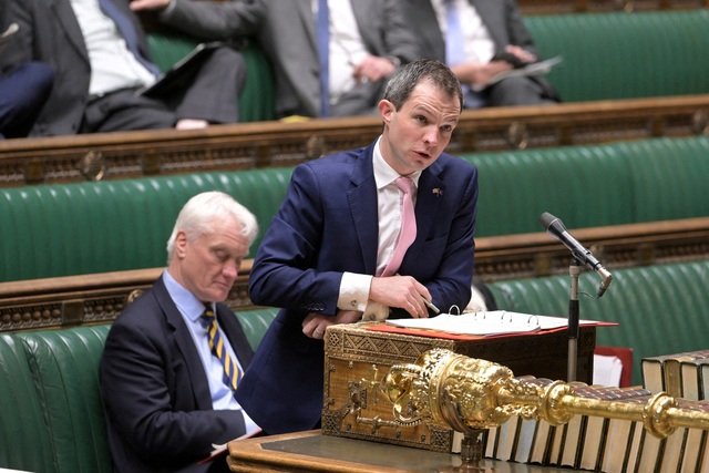 Bộ trưởng hạt nhân và năng lượng tái tạo Andrew Bowie phát biểu tại Hạ viện ở London (Anh) ngày 28.2.2023.