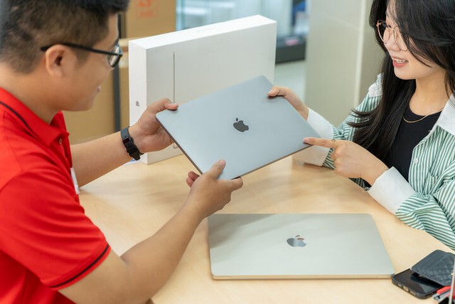 Việc rút ngắn chênh lệch giá giúp người dùng dễ đưa ra quyết định mua MacBook Air M3 hay Air M2