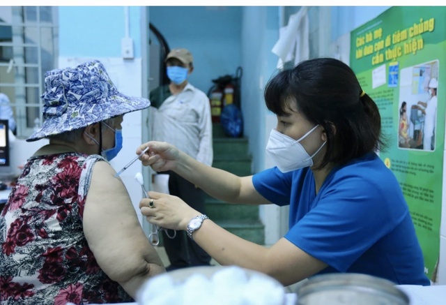 Bộ Y tế nêu lý do xem xét dừng sử dụng vắc xin Covid-19 AstraZeneca tại Việt Nam- Ảnh 1.