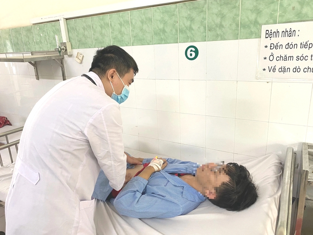 Có 19 sinh viên Đại học Quốc gia nhập viện trong đêm