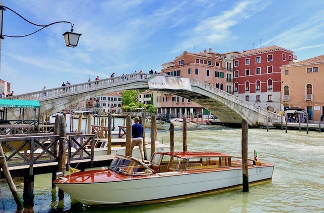 Tới Venice đừng chỉ chụp ảnh đi thuyền, 'check in' ngay với các cây cầu độc đáo- Ảnh 2.