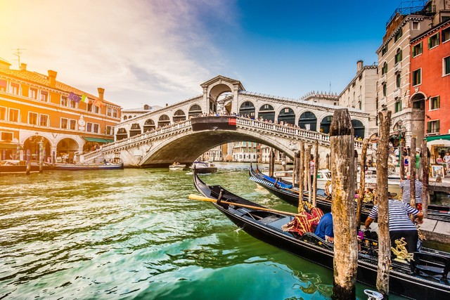 Tới Venice đừng chỉ chụp ảnh đi thuyền, 'check in' ngay với các cây cầu độc đáo- Ảnh 1.
