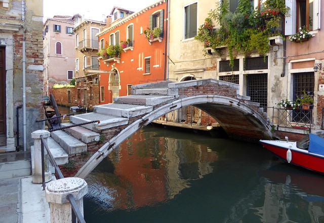 Tới Venice đừng chỉ chụp ảnh đi thuyền, 'check in' ngay với các cây cầu độc đáo- Ảnh 3.