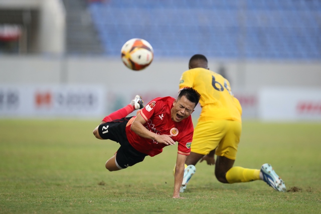 ‘Zico Thái’ Kiatisak gần tan mộng vô địch V-League trên tư cách HLV- Ảnh 2.
