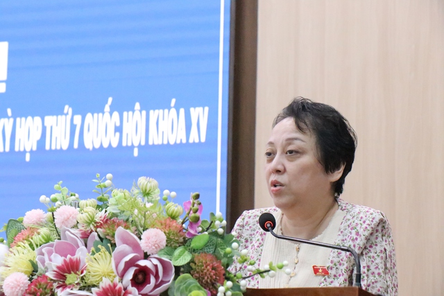 Bà Phạm Khánh Phong Lan, Giám đốc Sở An toàn thực phẩm TP.HCM, khuyến cáo người dân mua hàng qua mạng nên chọn những nơi uy tín