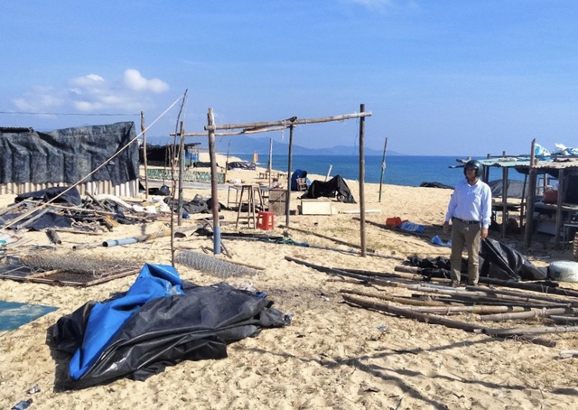 Các lều quán lấn chiếm bãi biển ở xã Mỹ An bị xử lý