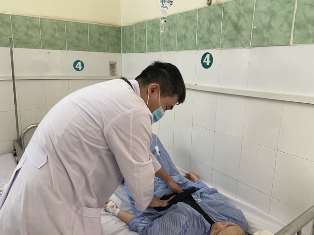 Sinh viên ngộ độc thực phẩm xảy ra tại ký túc xá Đại học Quốc gia TP.HCM đang được điều trị tại Bệnh viện đa khoa khu vực Thủ Đức