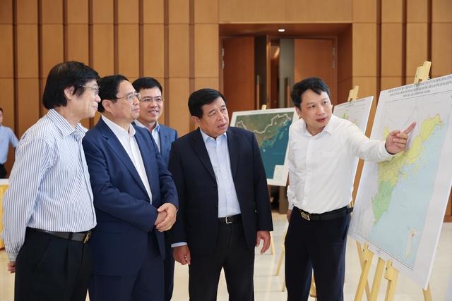Thủ tướng Phạm Minh Chính xem quy hoạch vùng Đồng bằng sông Hồng