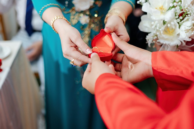 Đừng để việc đặt nặng sính lễ ngày cưới sẽ cản trở hạnh phúc của các đôi trẻ