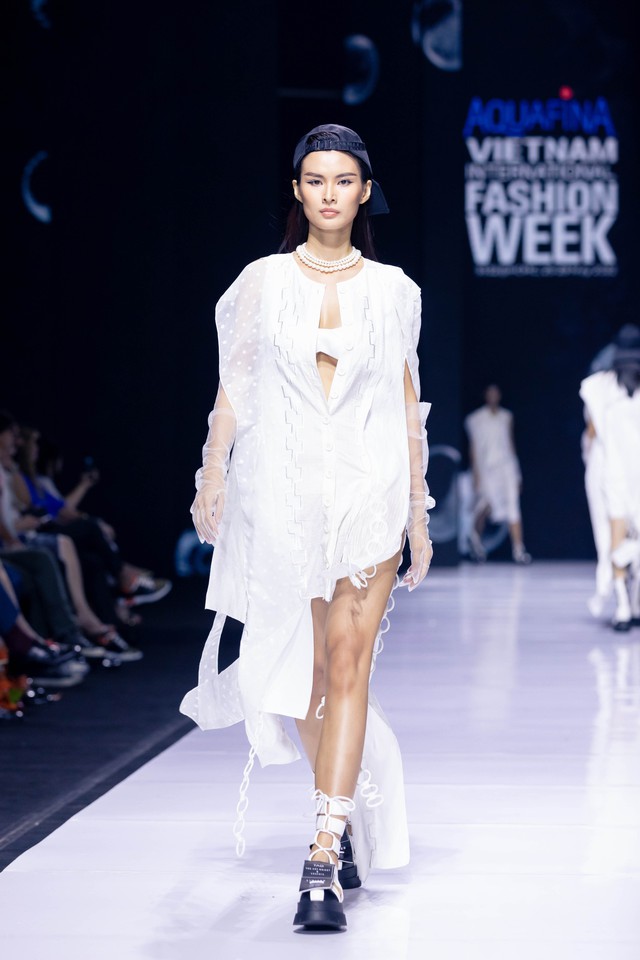 Vietnam International Fashion Week đánh dấu 10 năm bằng BST mở màn của Võ Công Khanh- Ảnh 3.