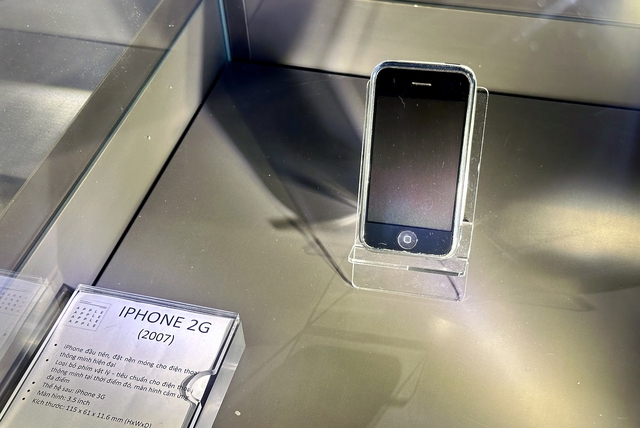 Không gian đặc biệt trưng bày sản phẩm Apple tại Hà Nội- Ảnh 6.