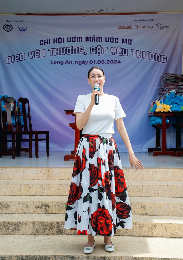Hà Kiều Anh bất ngờ làm ca sĩ, hát phục vụ Ngày quốc tế thiếu nhi- Ảnh 1.