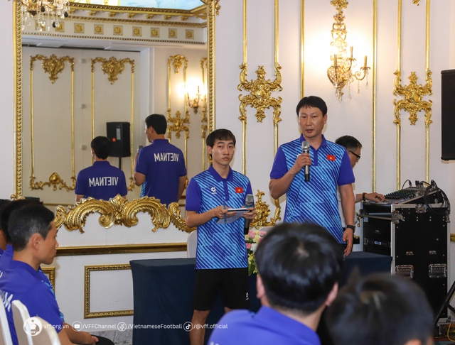 Ngày Chủ tịch VFF gặp mặt, HLV Kim Sang-sik: 'Đội tuyển Việt Nam quyết thắng mọi trận đấu'- Ảnh 2.