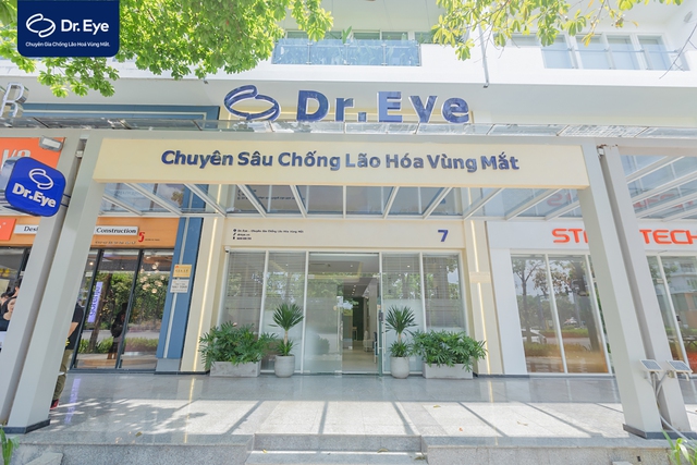 Dr. Eye tập trung thăm khám, điều trị lão hóa riêng cho vùng mắt