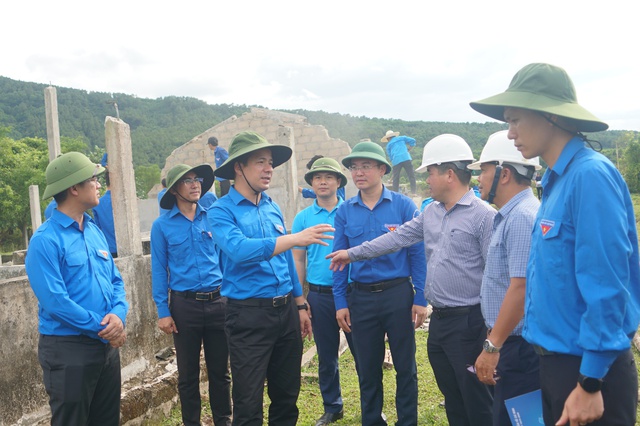 Anh Ngô Văn Cương thăm, động viên thanh niên tình nguyện hỗ trợ dự án 500 kV- Ảnh 5.