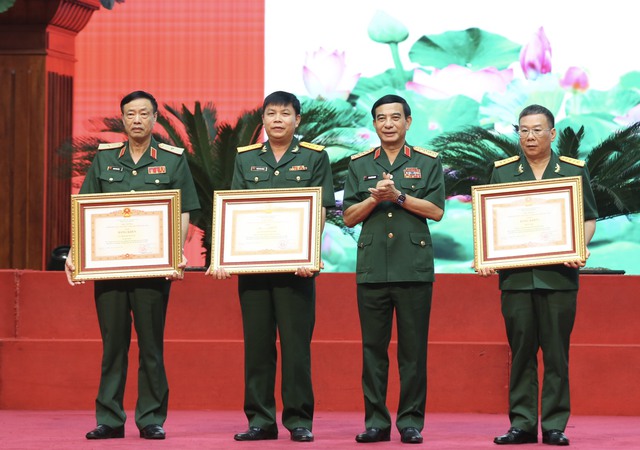 Đại tướng Phan Văn Giang: 'Tôi rất ấn tượng với giải thưởng Tuổi trẻ sáng tạo'- Ảnh 2.