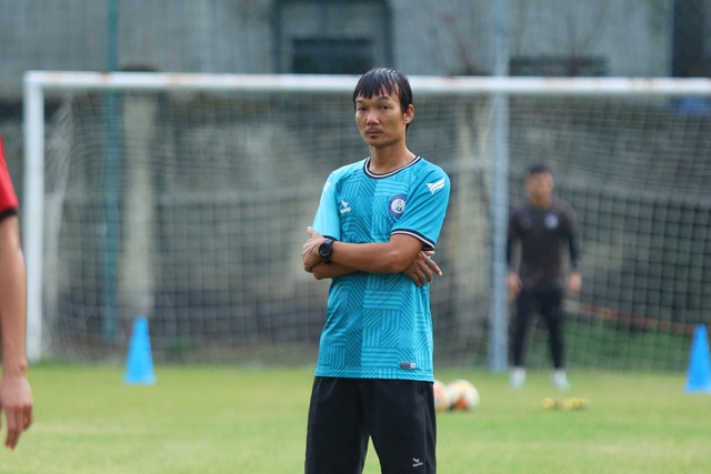Cầu thủ Khánh Hòa đình công vì bị nợ 3 tháng lương, nguy cơ bỏ V-League ngay tuần này- Ảnh 2.