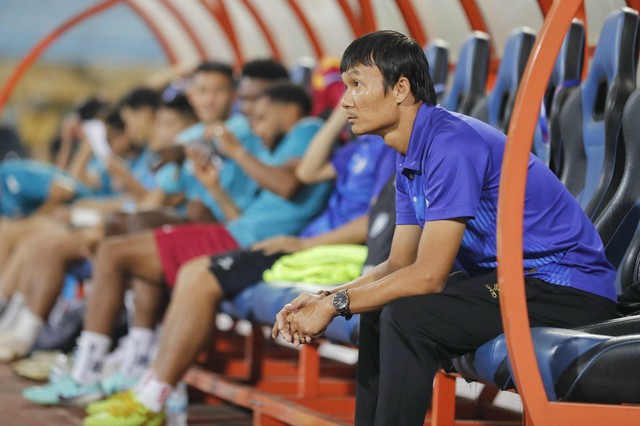 Thấp thỏm chờ CLB Khánh Hòa được giải cứu: Cầu thủ tập bình thường, HLV không từ bỏ- Ảnh 2.