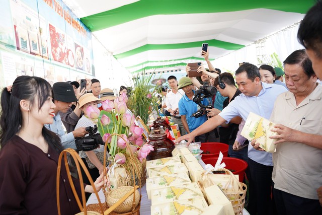 Bộ trưởng Lê Minh Hoan: Sản xuất nông nghiệp hữu cơ bước đầu đừng nghĩ đến tiền